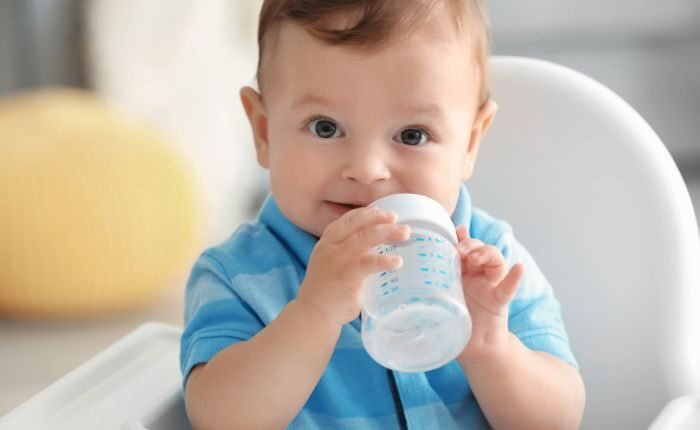 Cuando puedo darle agua a mi bebe